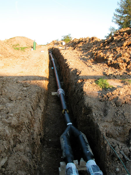 AbbFig2 Laying of district heating pipes